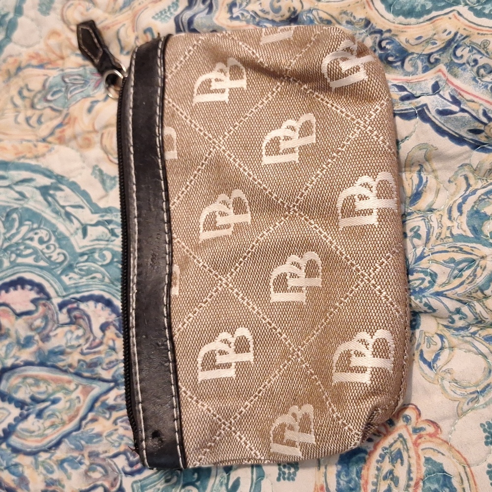 Vintage Dooney & Bourke leather trim and canvas DB logo change purse
